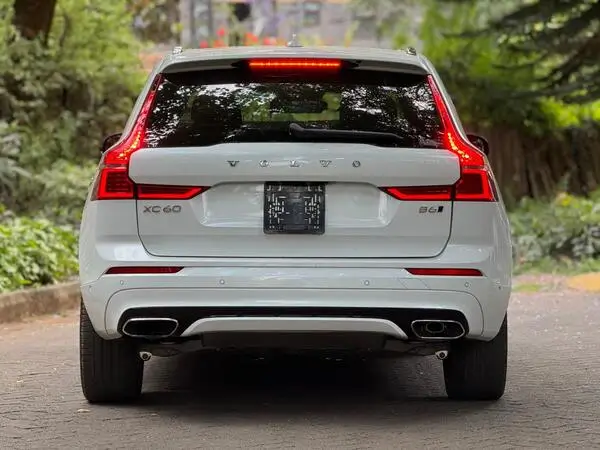 2021 Volvo XC60 AWD R Design Sunroof